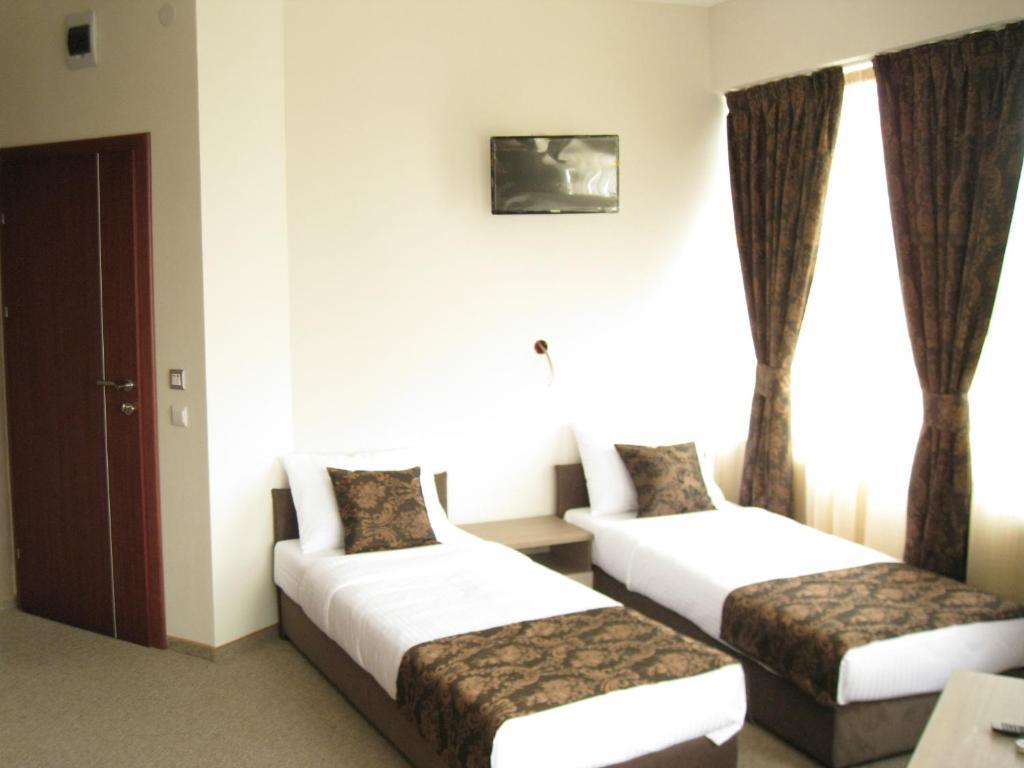 Domus Aparthotel Скопье Экстерьер фото