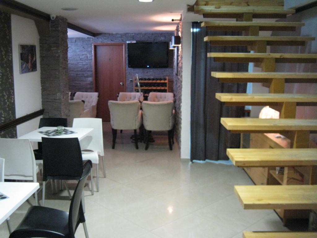 Domus Aparthotel Скопье Экстерьер фото